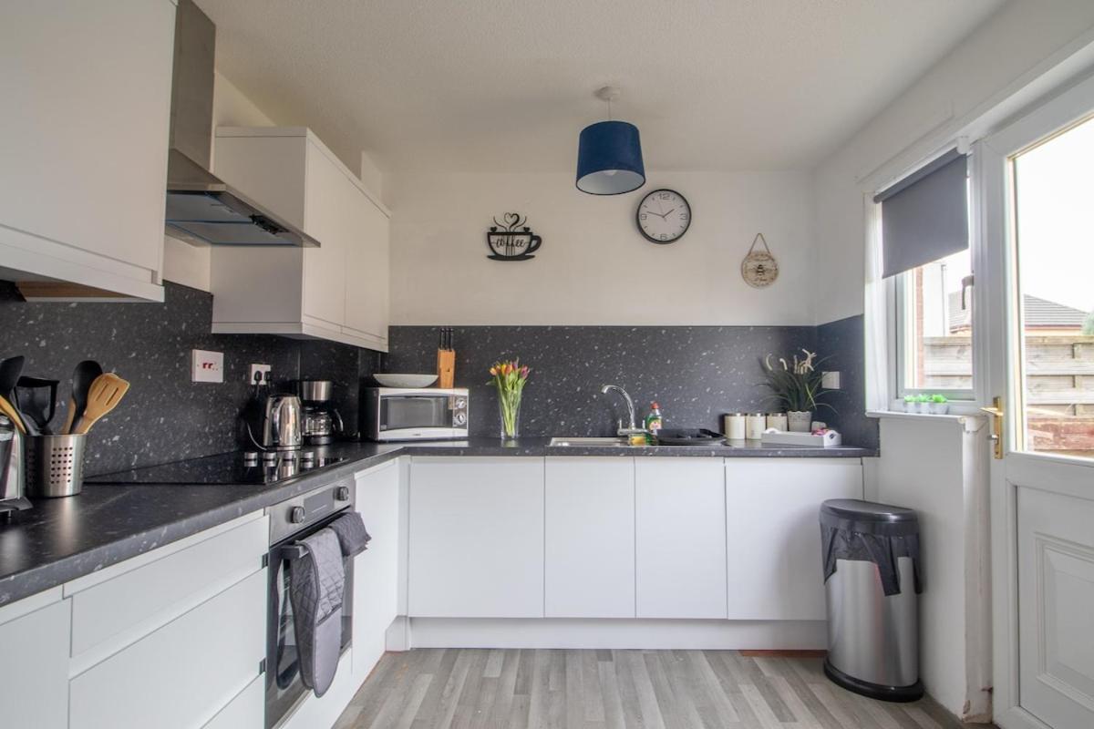 Apartment Glasgow, 2 Bed House With Parking
