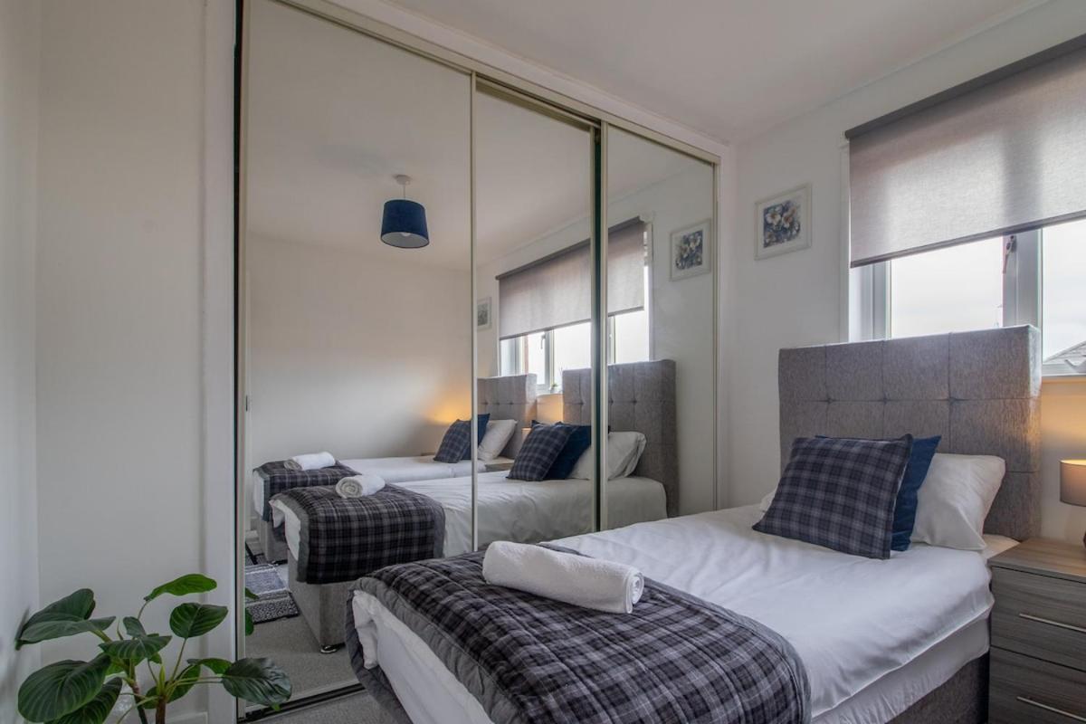 Apartment Glasgow, 2 Bed House With Parking Glasgow