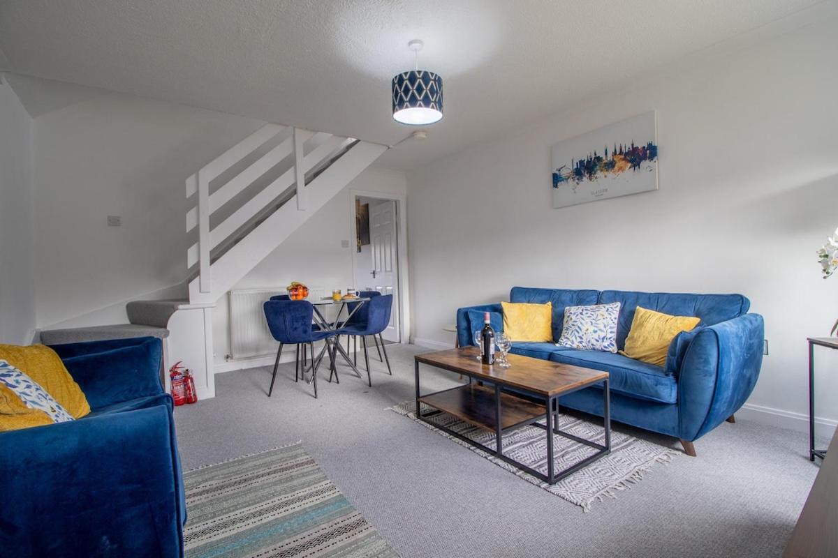 Apartment Glasgow, 2 Bed House With Parking