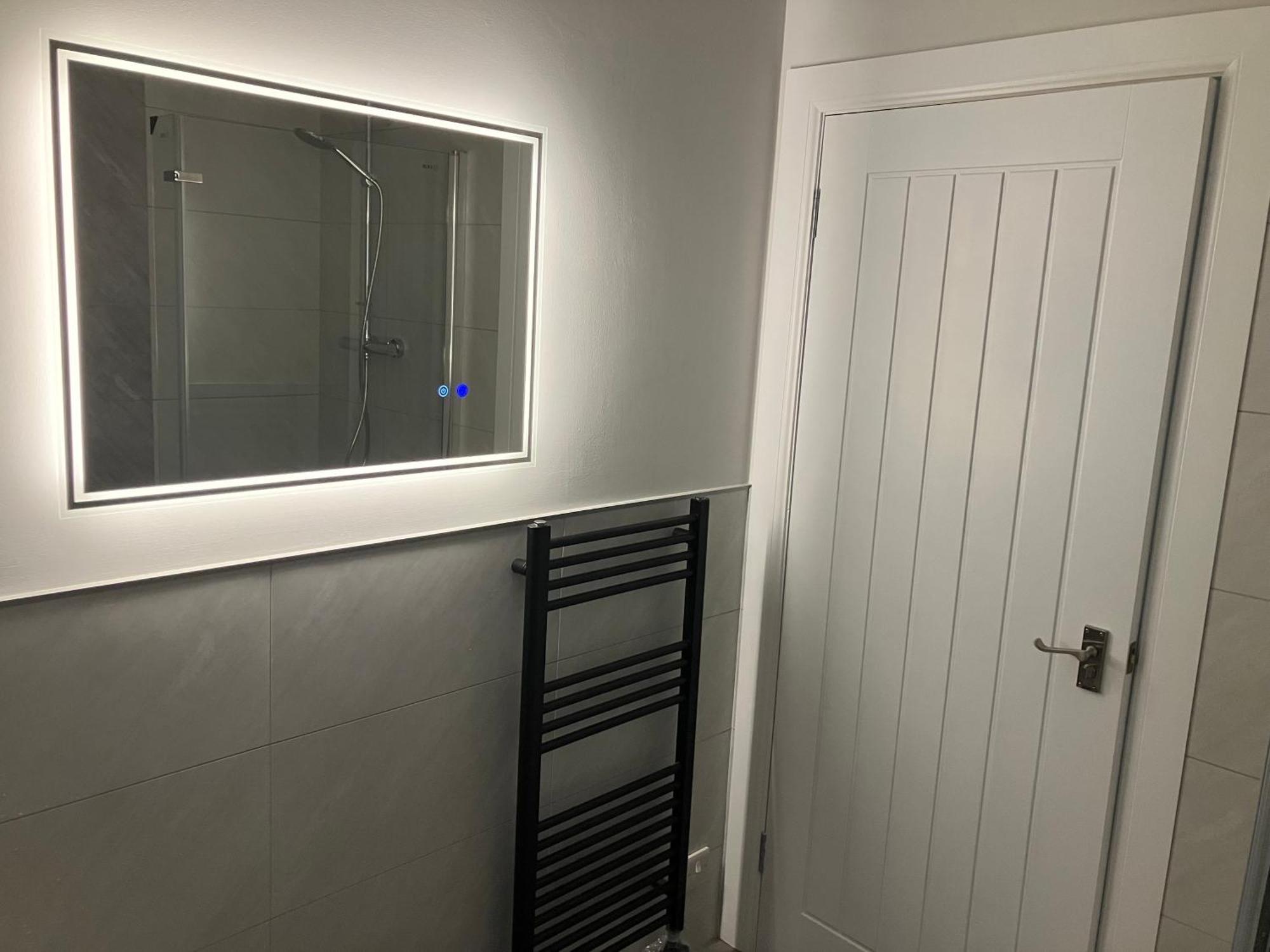 Sleek And Stylish 3 Bed West End House Apartment