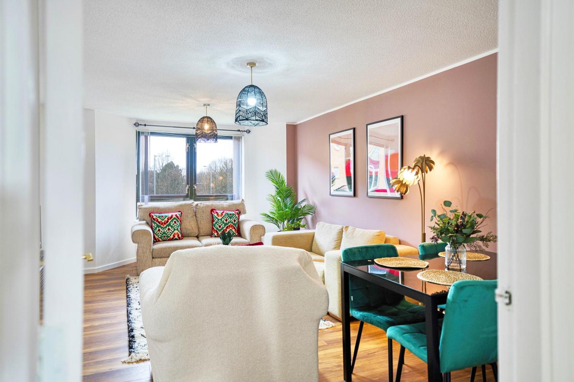 Apartment 2 Bedroom Gardens Retreat With Free Parking