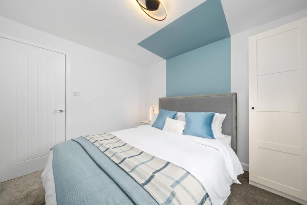 Stylish 2 Bed With Parking