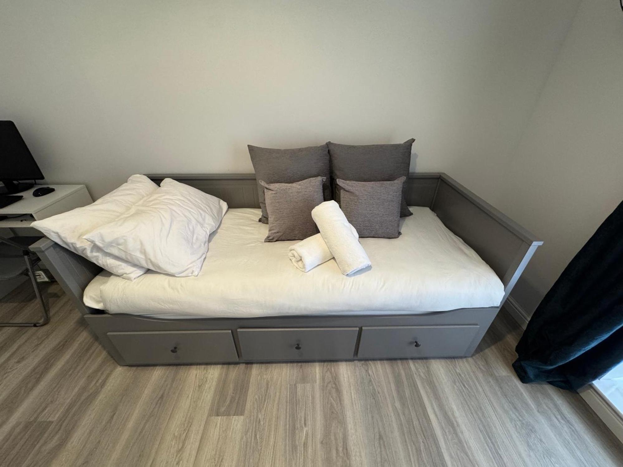 Modern Flat In Free Parking & Wifi Apartment