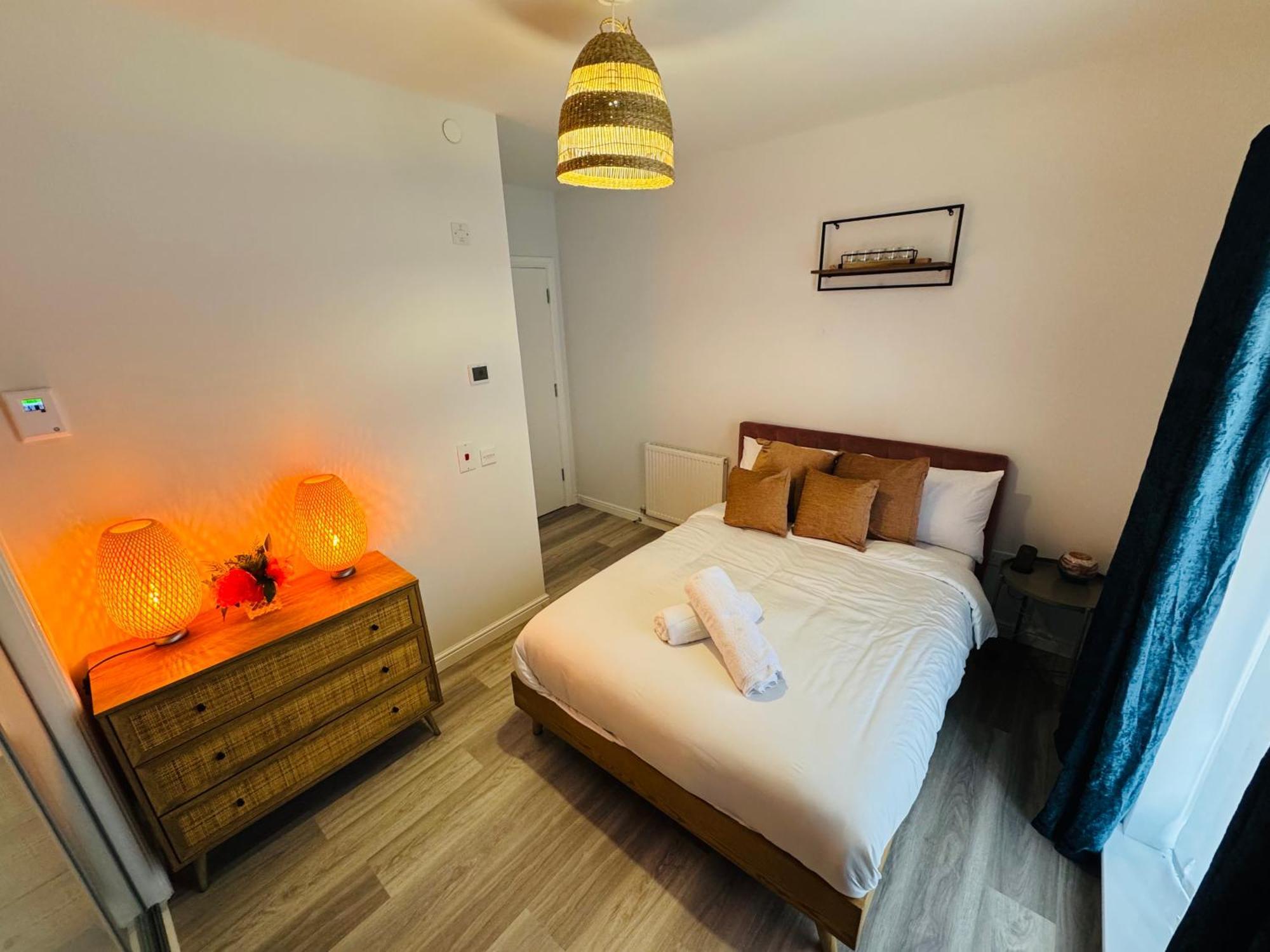 Modern Flat In Free Parking & Wifi Apartment *