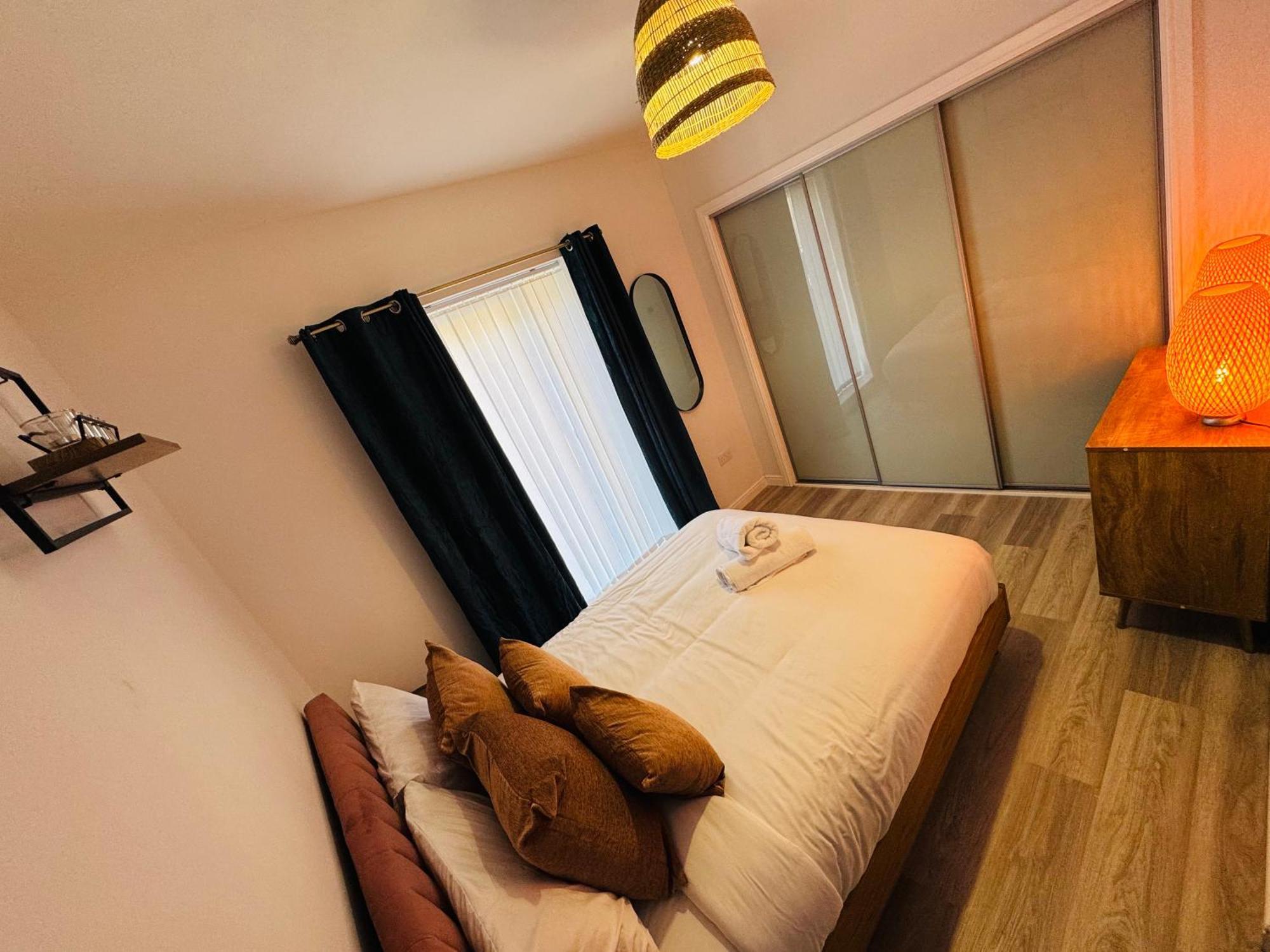 Apartment Modern Flat In Free Parking & Wifi *