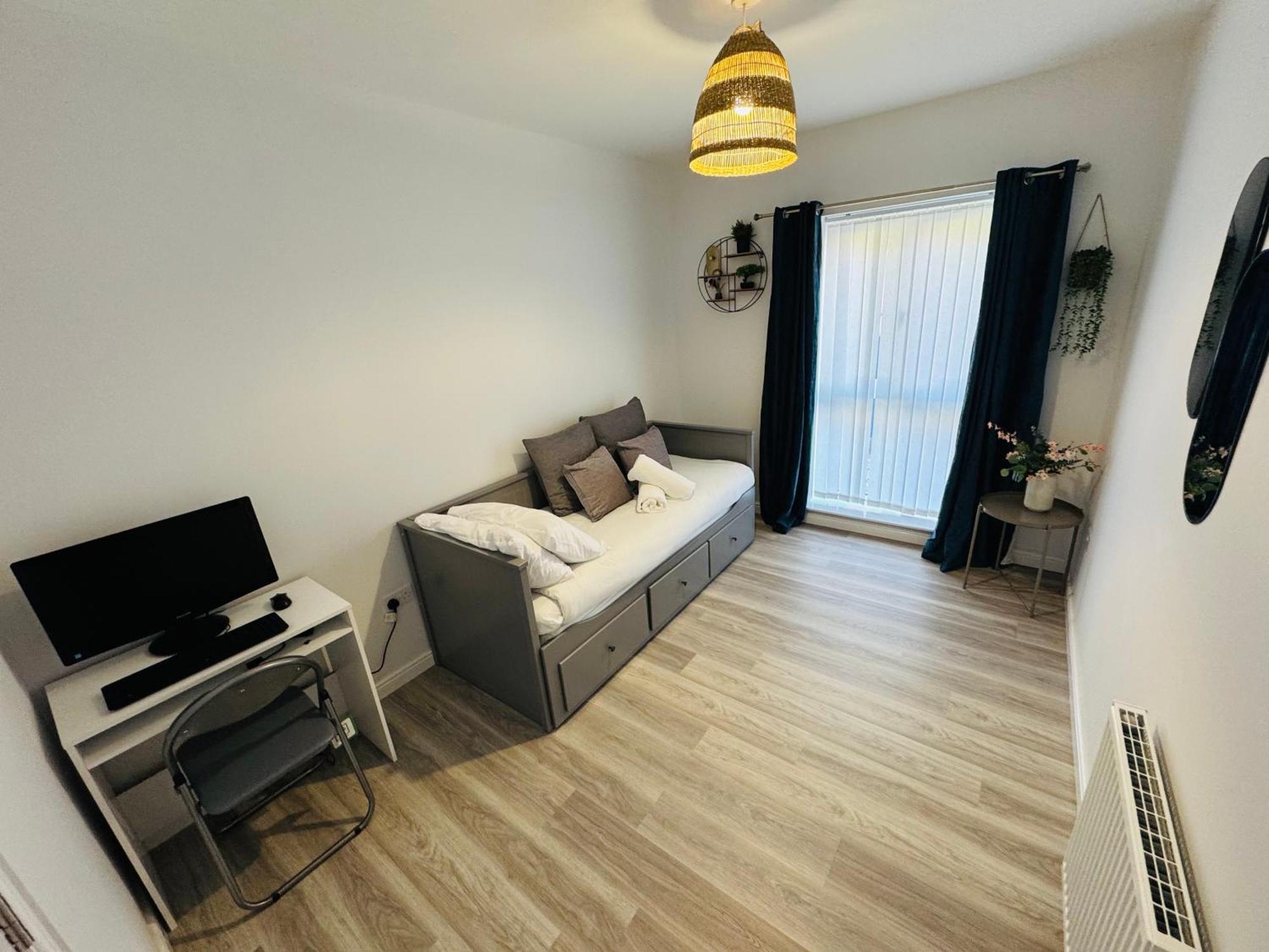 Modern Flat In Free Parking & Wifi Apartment