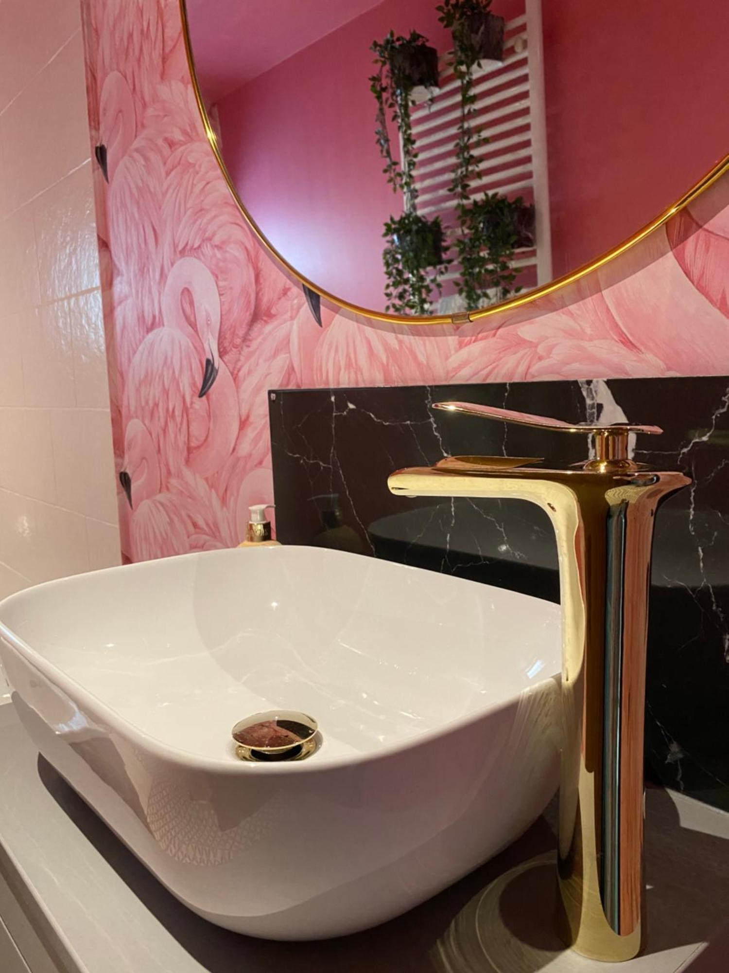 Private Bedroom & Bathroom With Amazing View In Quirky Townhouse Homestay *