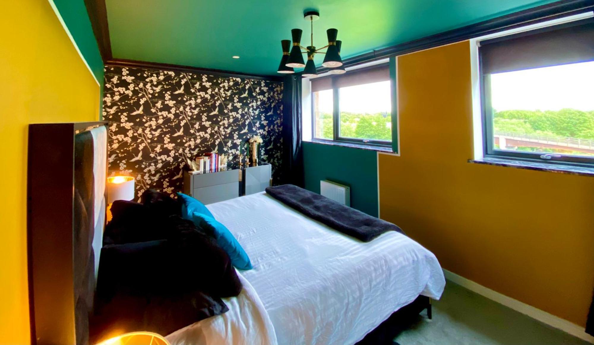 Private Bedroom & Bathroom With Amazing View In Quirky Townhouse Homestay