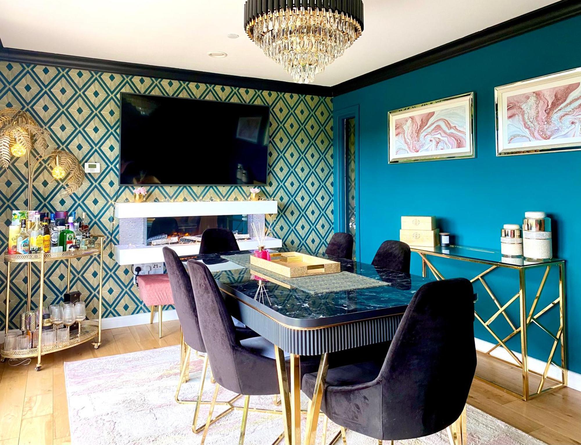Private Bedroom & Bathroom With Amazing View In Quirky Townhouse Homestay *