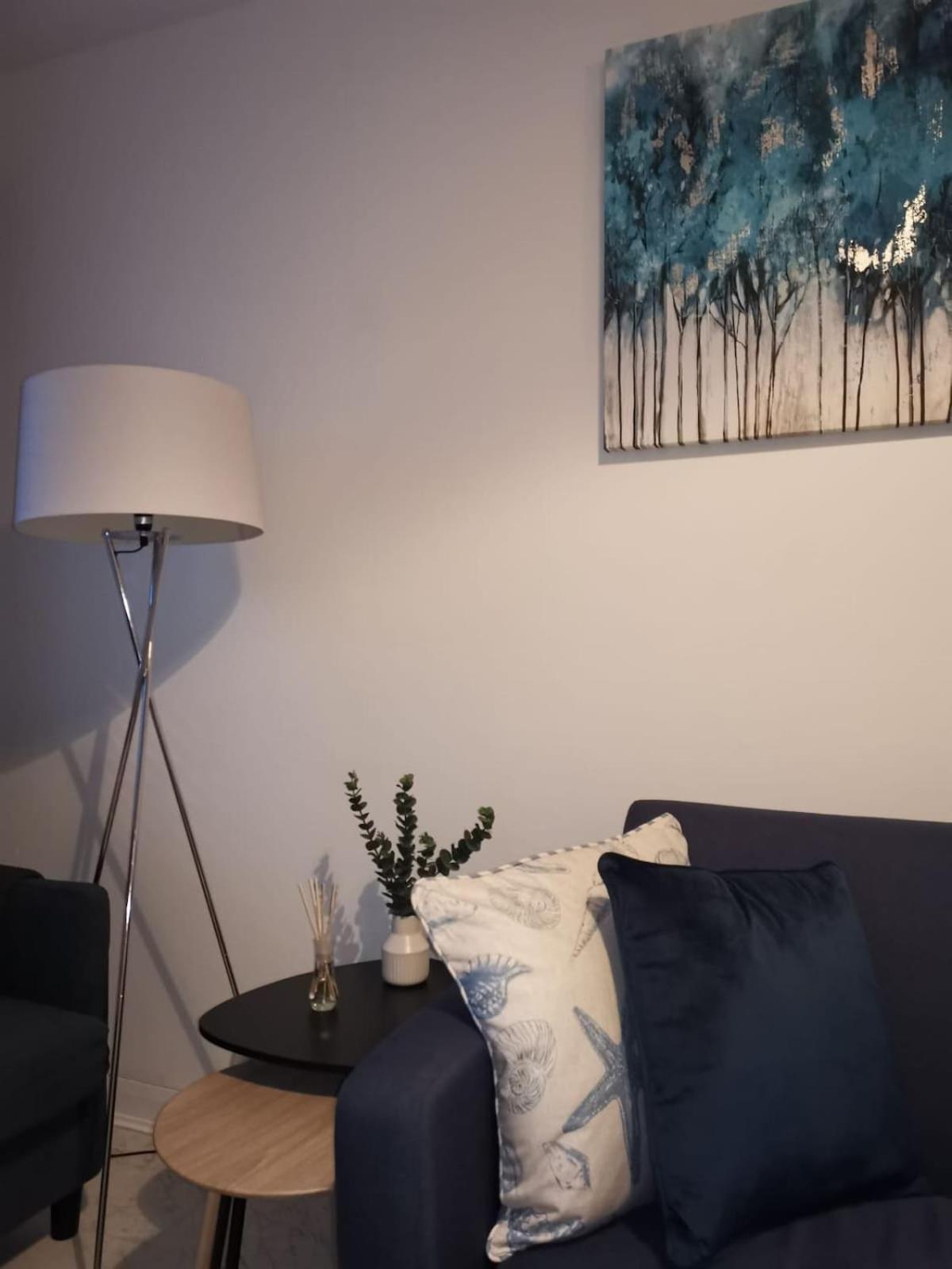 Glasgow, Comfy 2 Bed With Parking * Glasgow