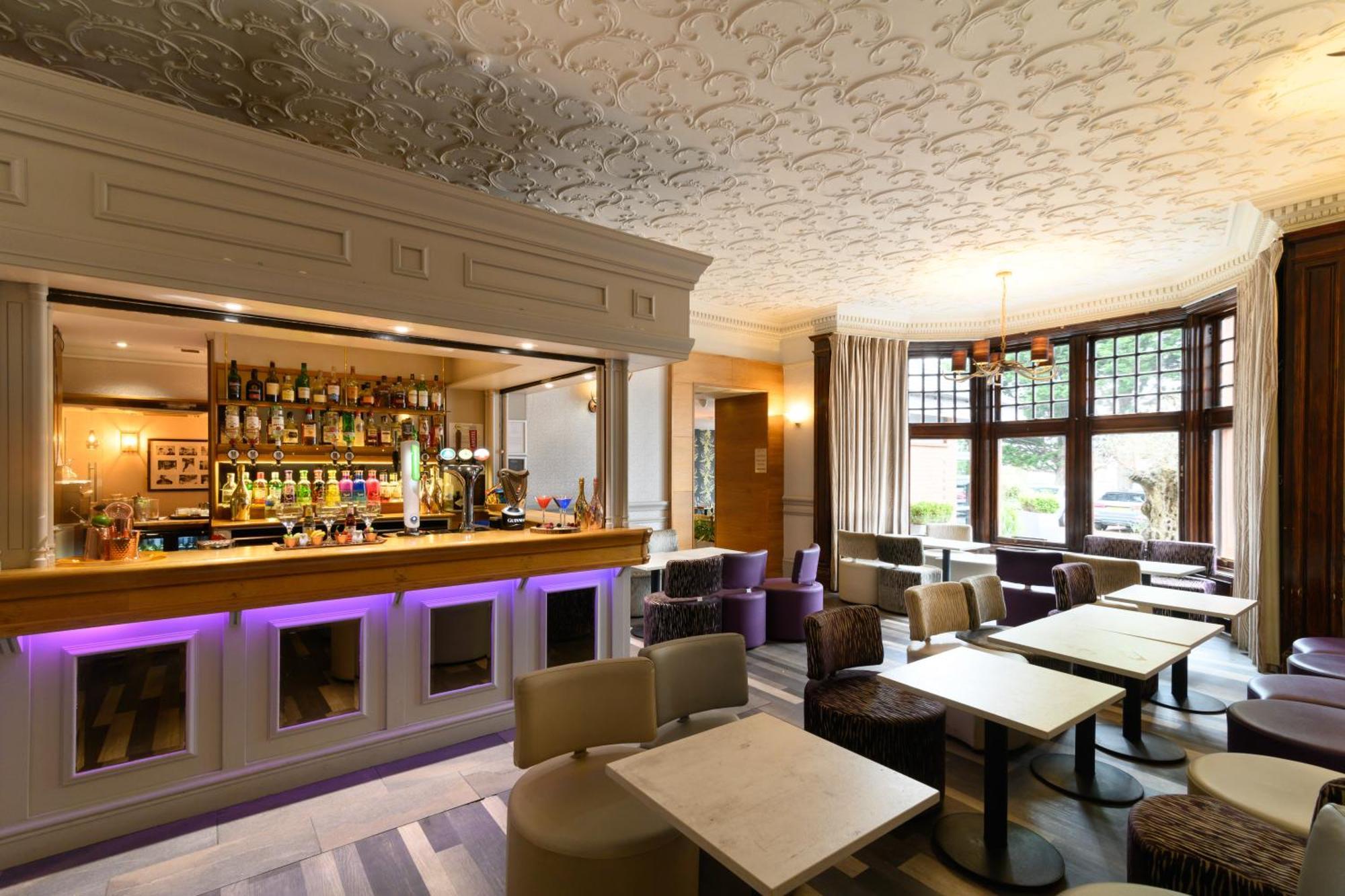 Glynhill & Near Airport 4*