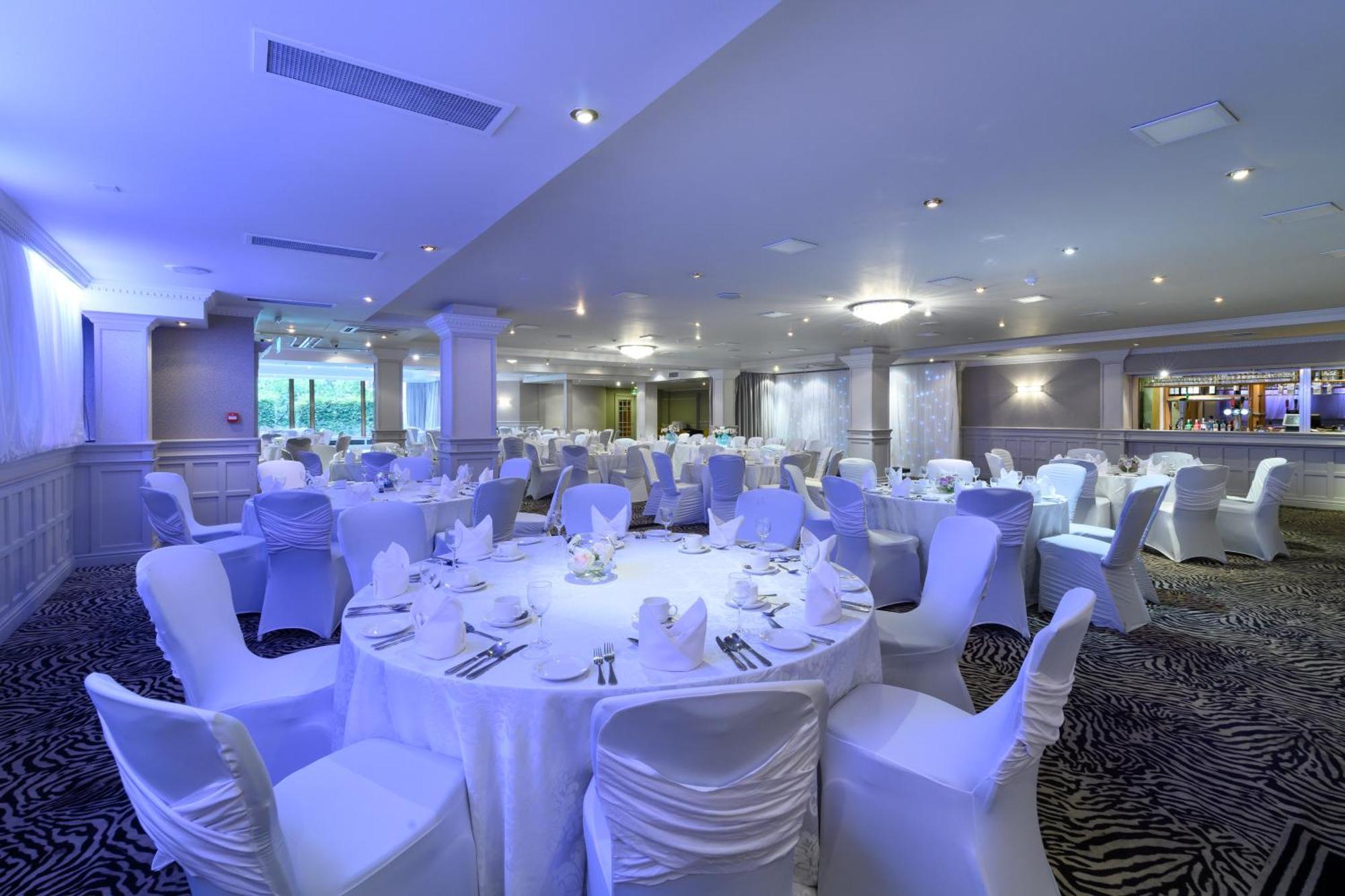 Glynhill & Near Airport 4*