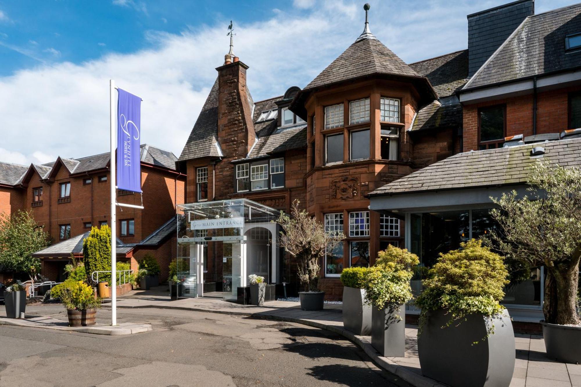 Glynhill & Near Airport 4*