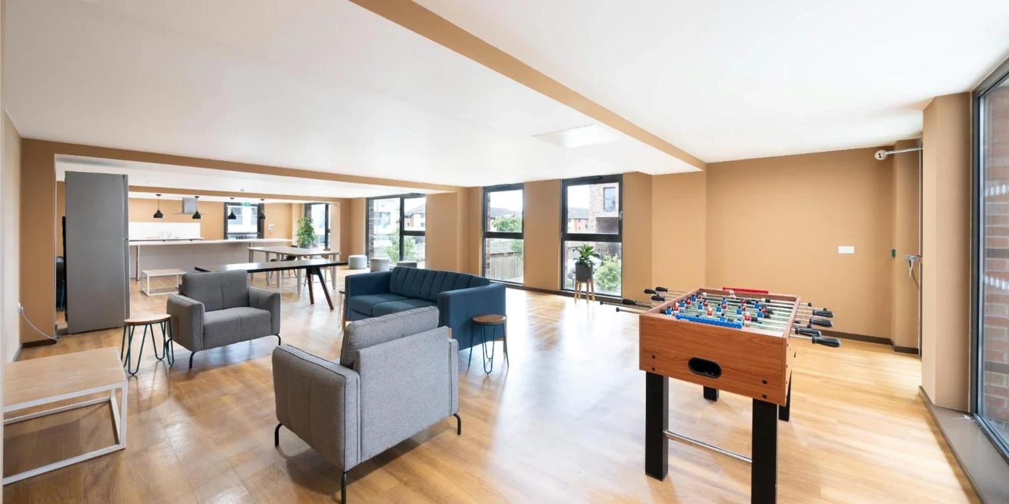 Canvas Glasgow: Private And With Shared Kitchen Near Centre