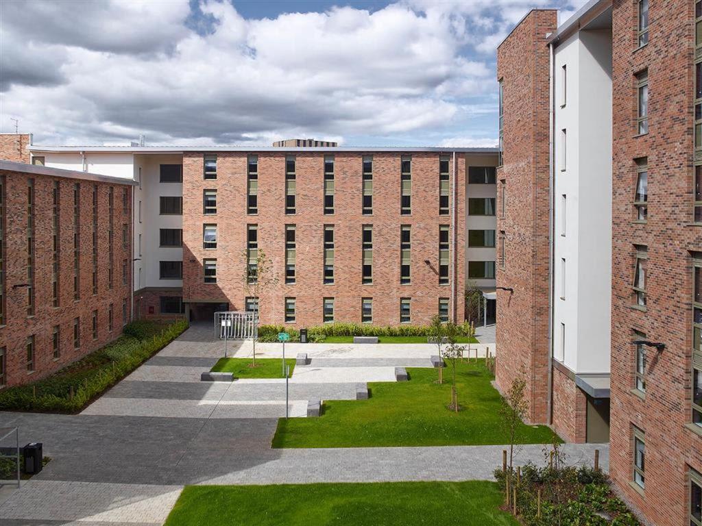 Apartment For Students Only Foundry Courtyard In