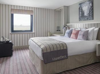 Village 4* Glasgow