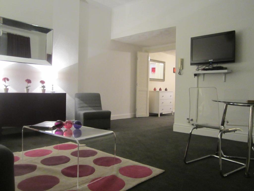 The Whitehouse Apartment *