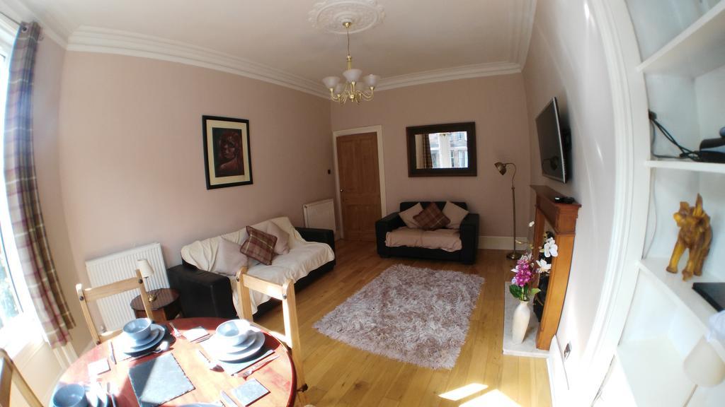 Airlie Street Apartment *