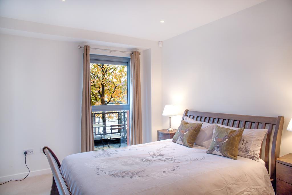 Riverside West End Apartment *