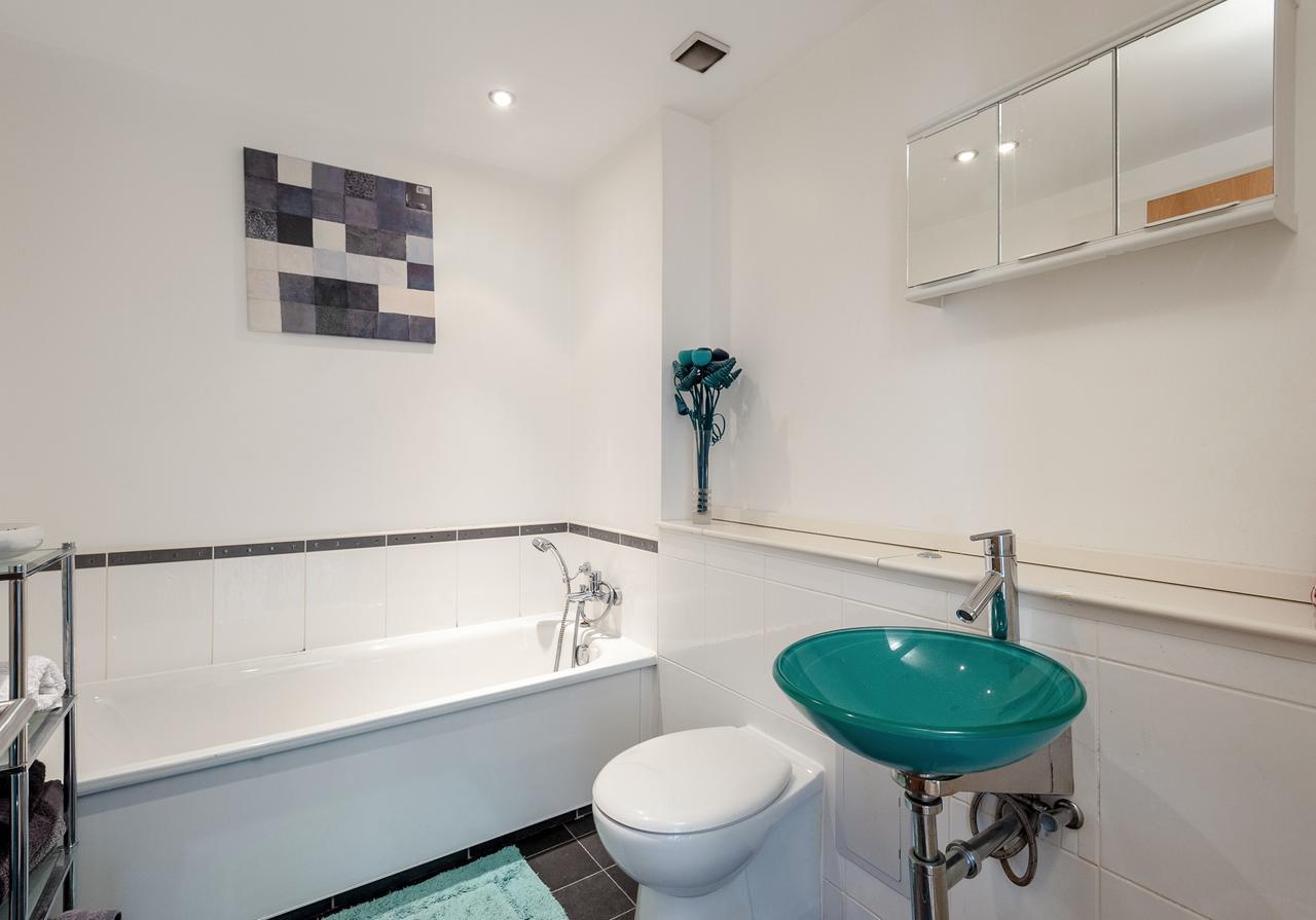 The Metropole Apartment *