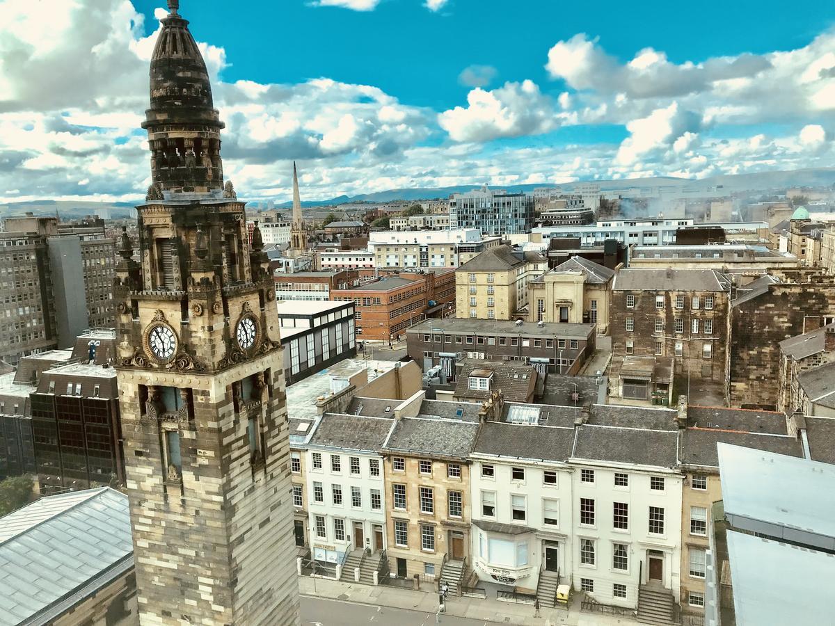 City Centre Penthouse With Parking - 3 Bedrooms, 3 Bathrooms, 1 Living Room/kitchen - Huge Terrace Apartment Glasgow