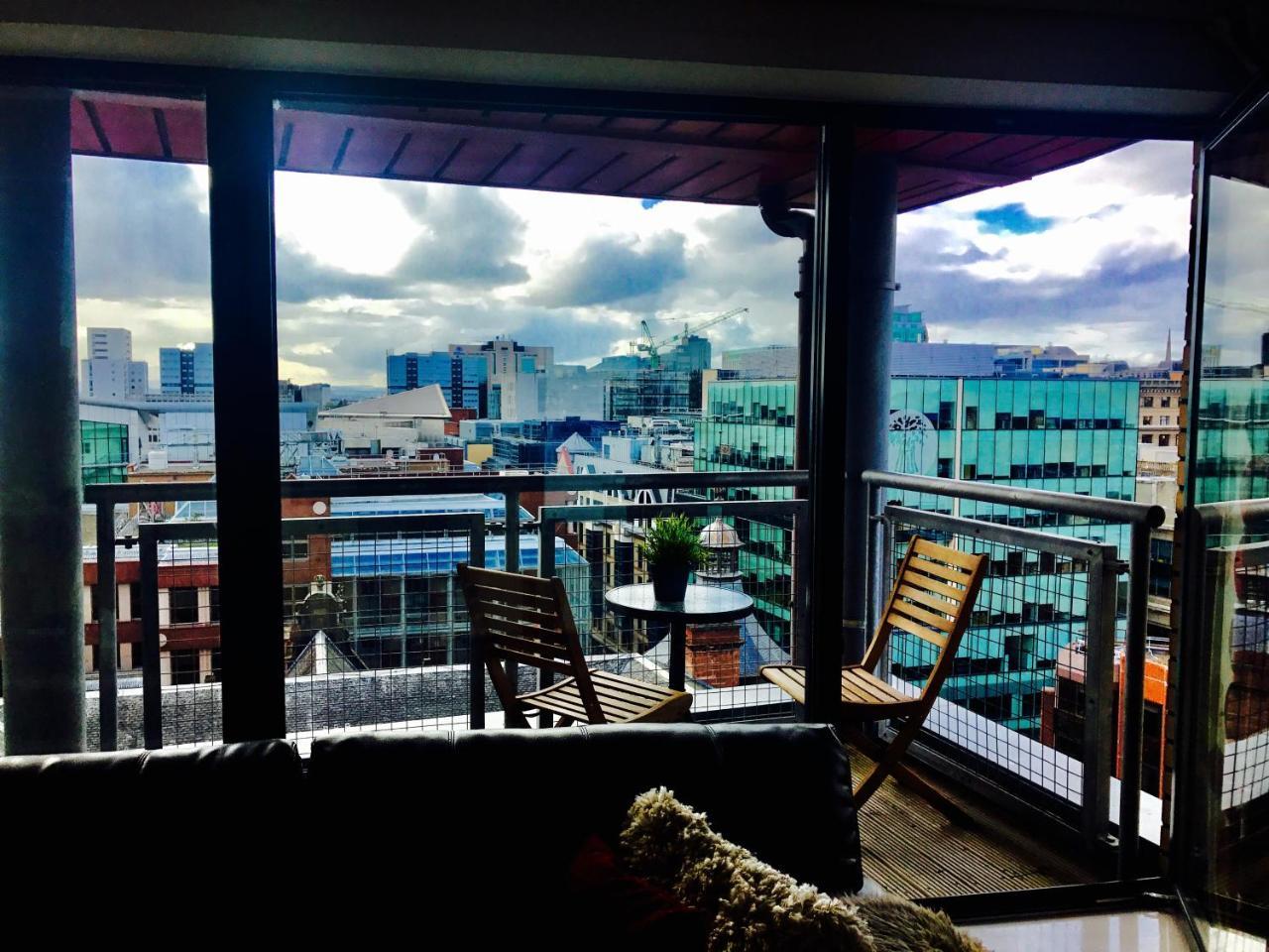 City Centre Penthouse With Parking - 3 Bedrooms, 3 Bathrooms, 1 Living Room/kitchen - Huge Terrace Apartment