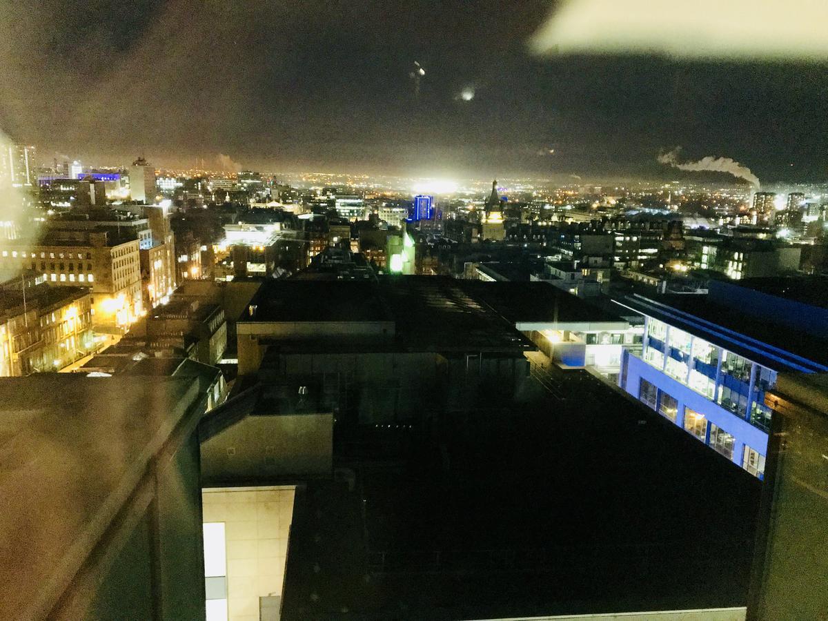 City Centre Penthouse With Parking - 3 Bedrooms, 3 Bathrooms, 1 Living Room/kitchen - Huge Terrace * Glasgow