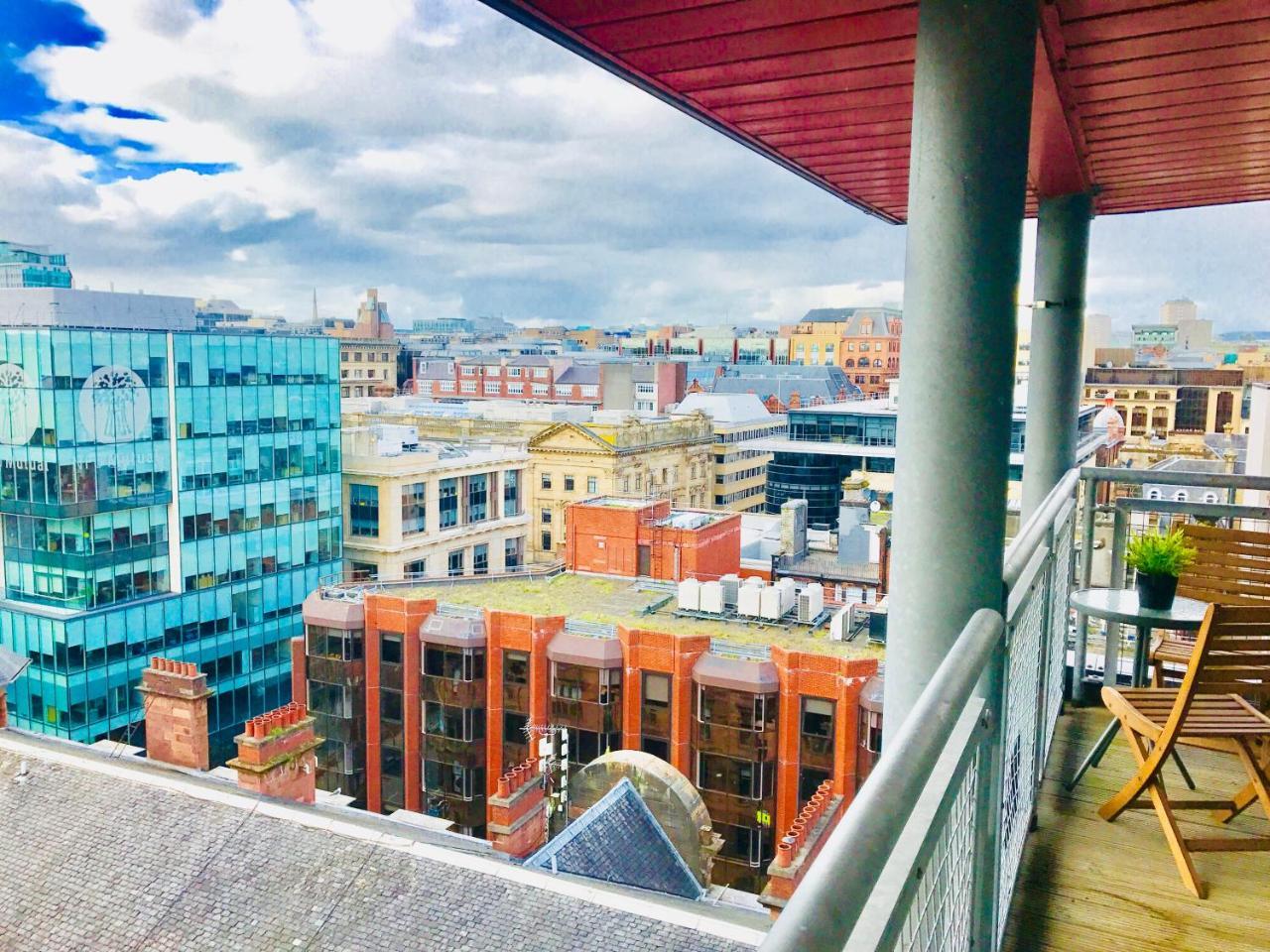 City Centre Penthouse With Parking - 3 Bedrooms, 3 Bathrooms, 1 Living Room/kitchen - Huge Terrace Glasgow