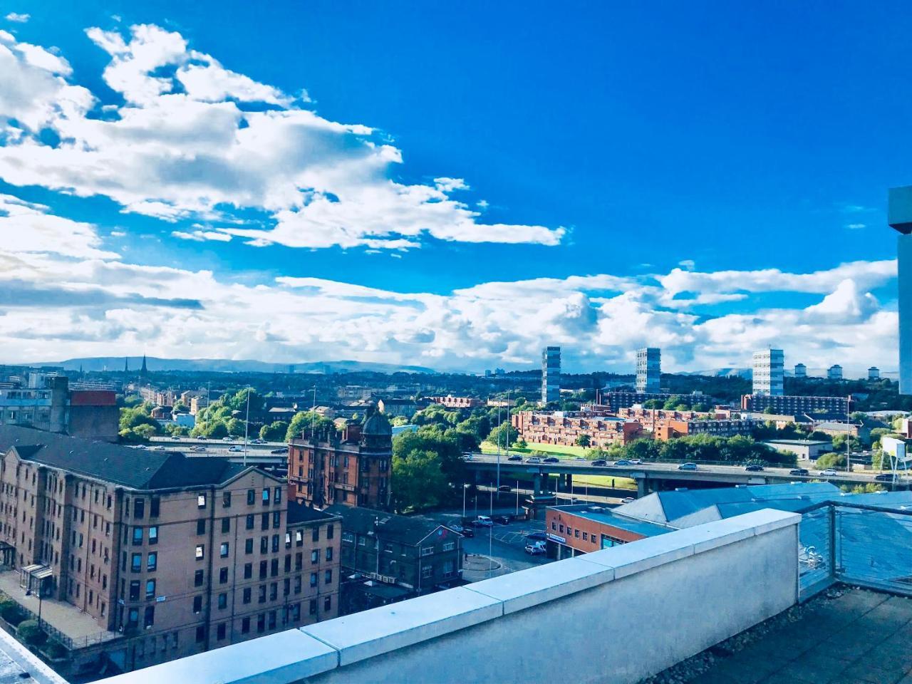 Apartment City Centre Penthouse With Parking - 3 Bedrooms, 3 Bathrooms, 1 Living Room/kitchen - Huge Terrace *