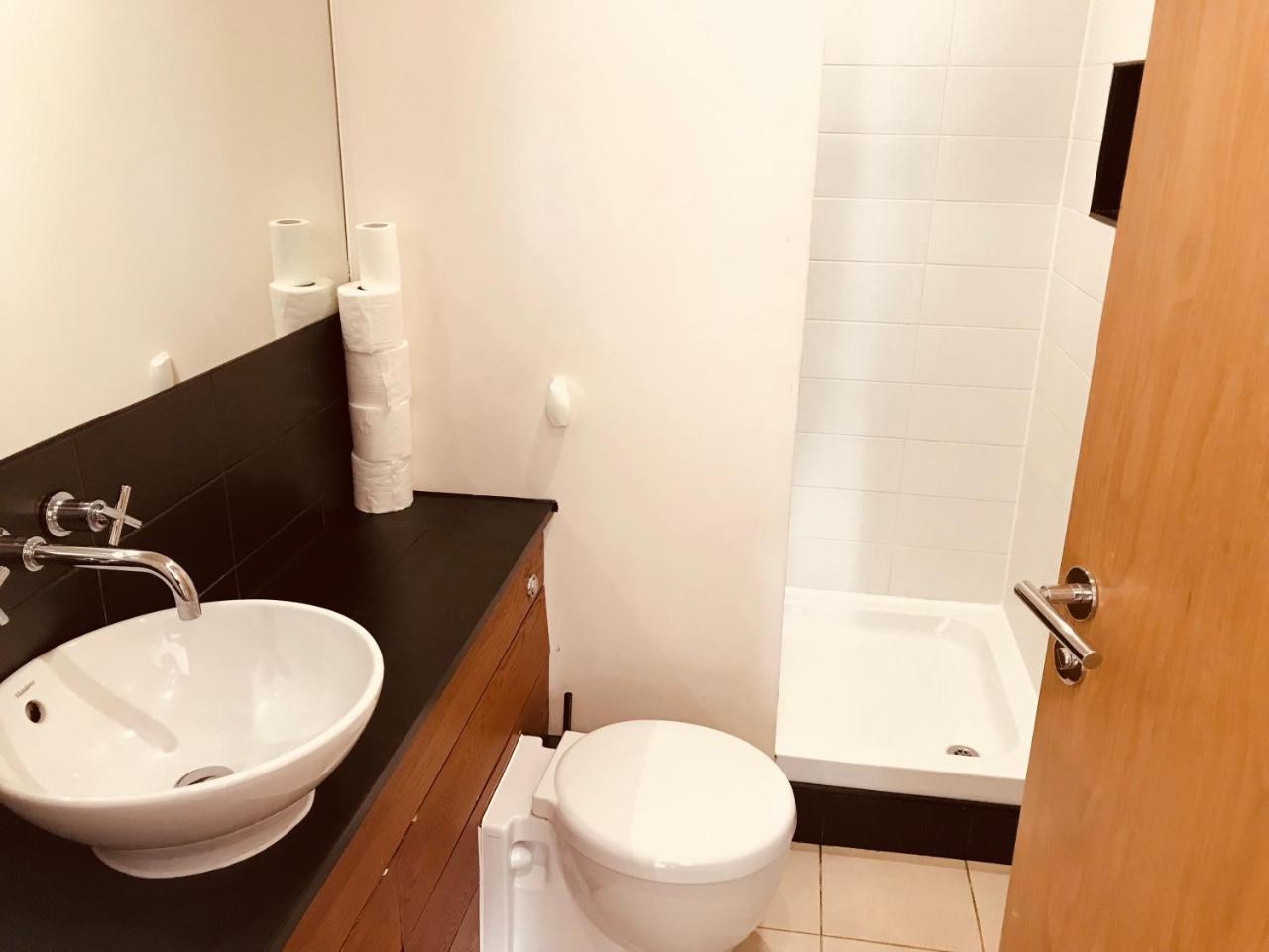 Apartment City Centre Penthouse With Parking - 3 Bedrooms, 3 Bathrooms, 1 Living Room/kitchen - Huge Terrace Glasgow