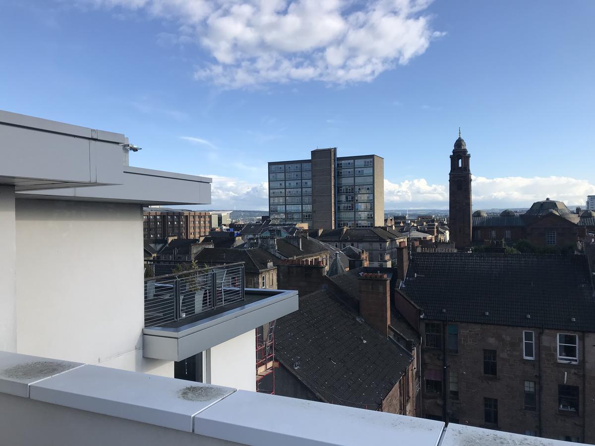 City Centre Penthouse With Parking - 3 Bedrooms, 3 Bathrooms, 1 Living Room/kitchen - Huge Terrace Glasgow