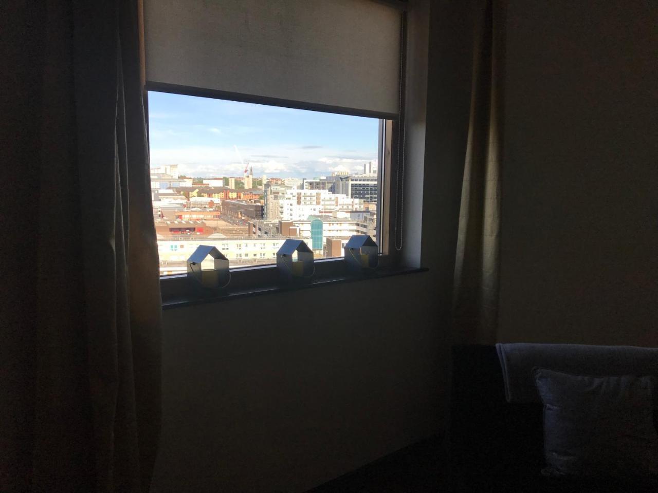 Apartment City Centre Penthouse With Parking - 3 Bedrooms, 3 Bathrooms, 1 Living Room/kitchen - Huge Terrace