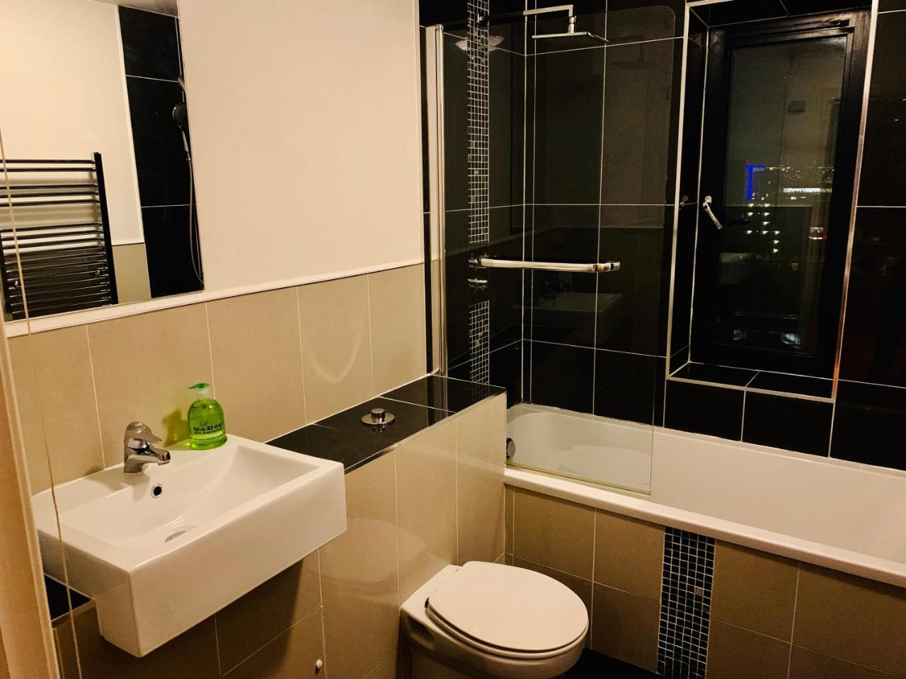 Central Station - The Penthouse - With Parking And Huge Terrace * Glasgow