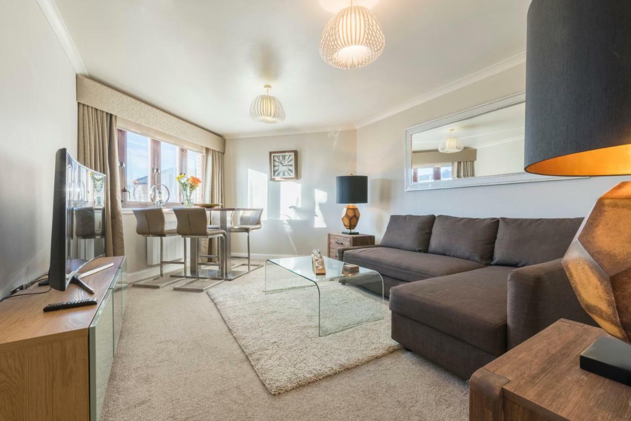 Parsonage Square Apartment *