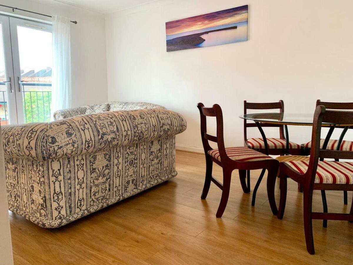 2 Bedroom Dennistoun Apartment With A Balcony Glasgow