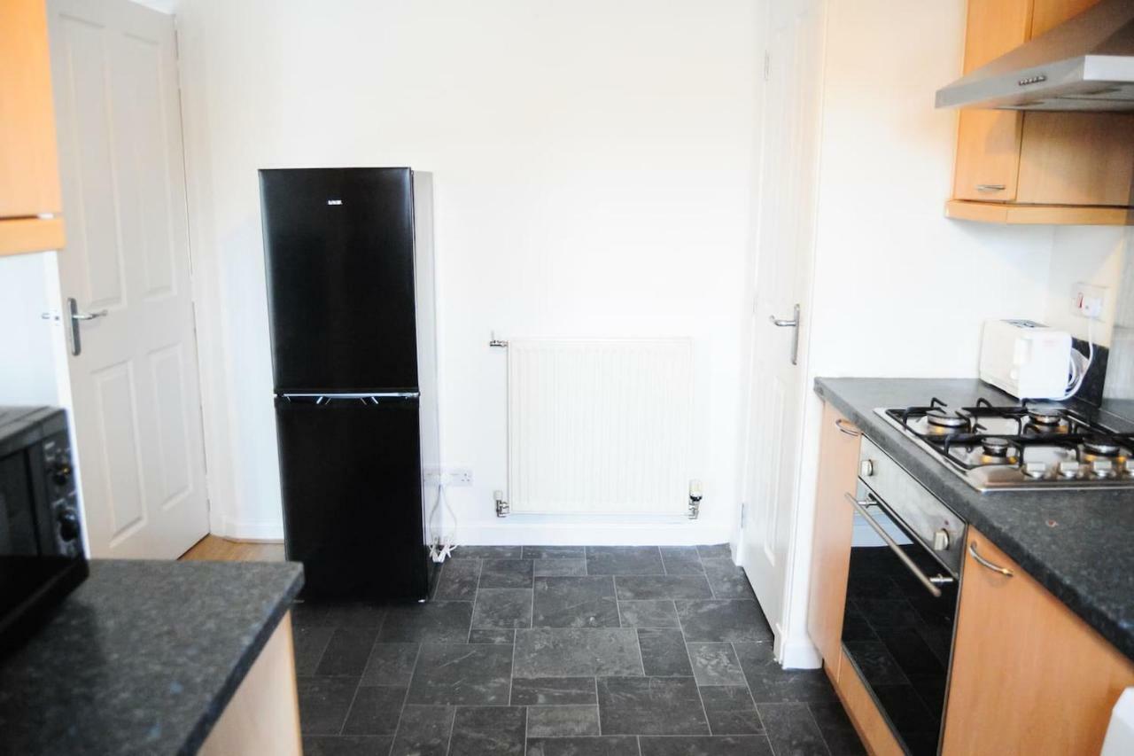 2 Bedroom Dennistoun Apartment With A Balcony Apartment *