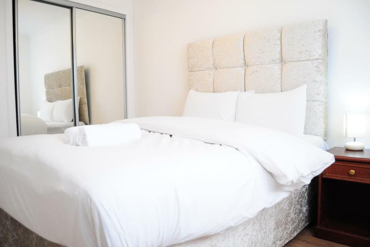 2 Bedroom Dennistoun Apartment With A Balcony Glasgow