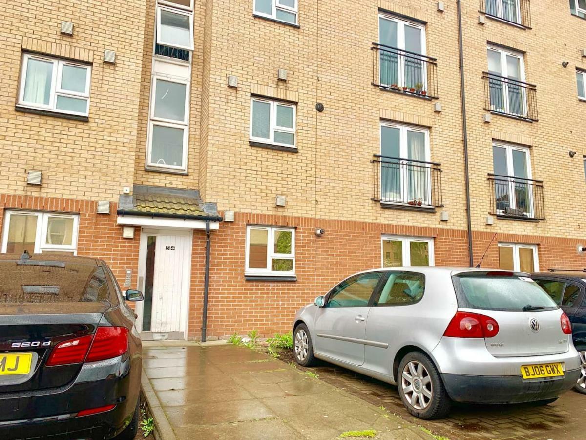 2 Bedroom Dennistoun Apartment With A Balcony