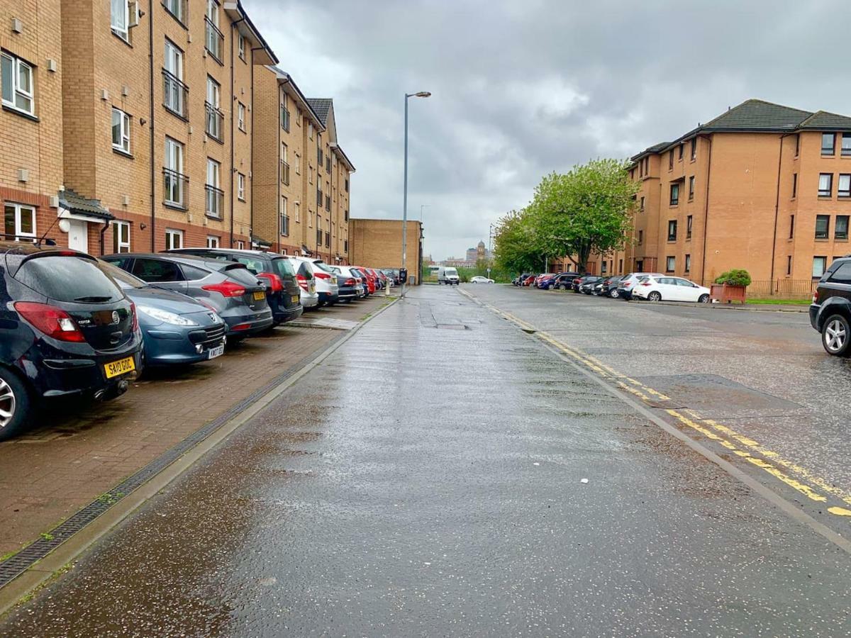 Apartment 2 Bedroom Dennistoun Apartment With A Balcony Glasgow