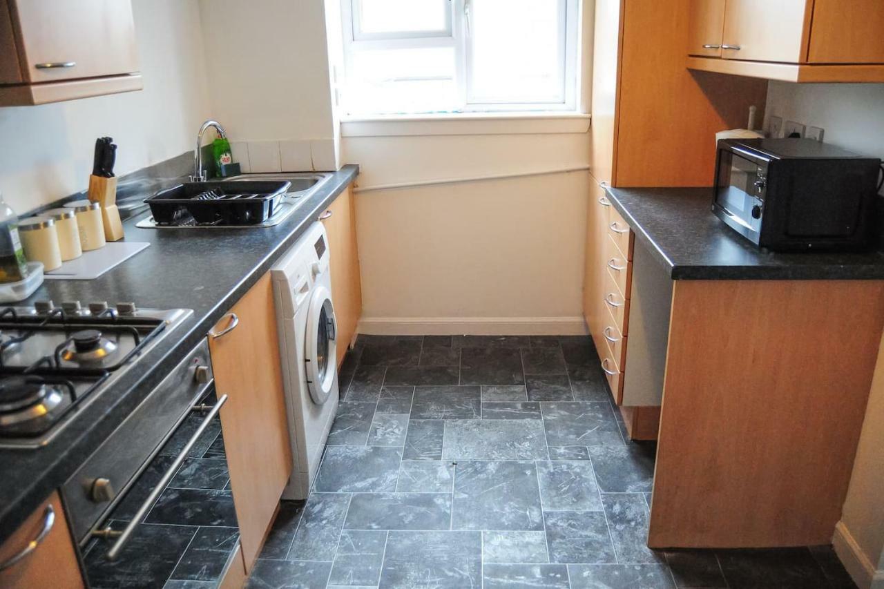 Apartment 2 Bedroom Dennistoun Apartment With A Balcony Glasgow