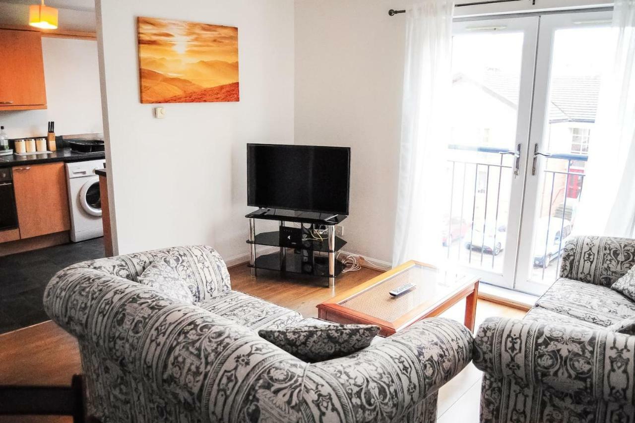 Apartment 2 Bedroom Dennistoun Apartment With A Balcony