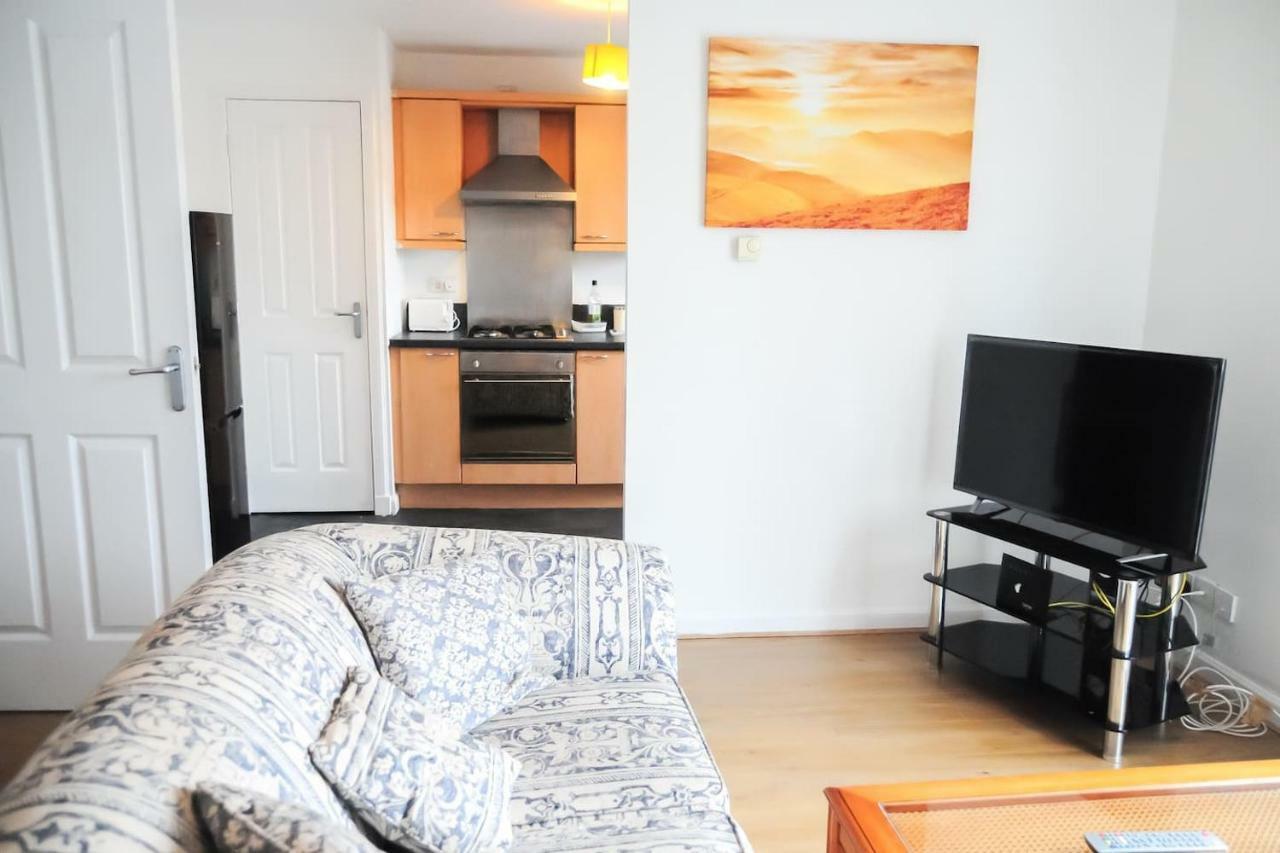 Apartment 2 Bedroom Dennistoun Apartment With A Balcony *