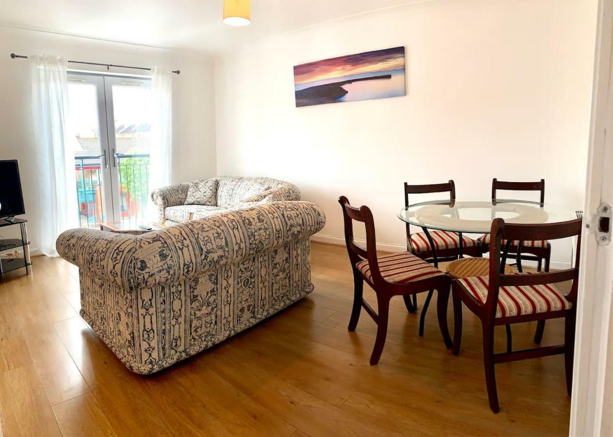 Apartment 2 Bedroom Dennistoun Apartment With A Balcony Glasgow