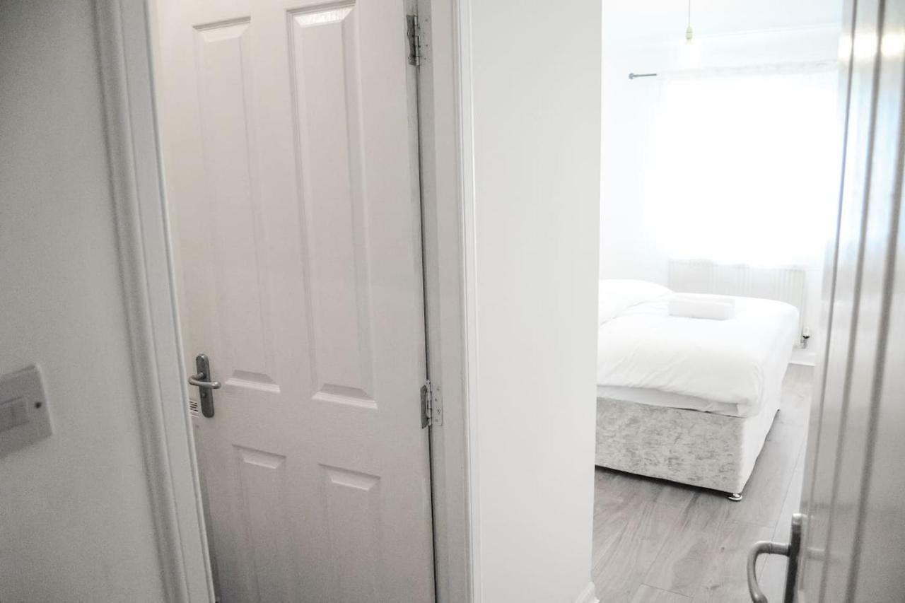 2 Bedroom Dennistoun Apartment With A Balcony Apartment