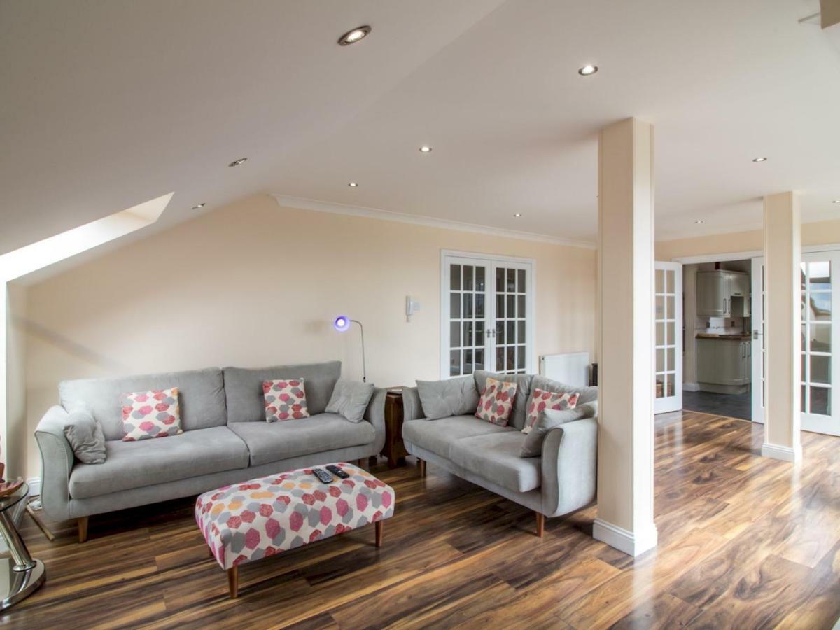 Luxury 2bd Penthouse Private Lift & Swimming Pool
