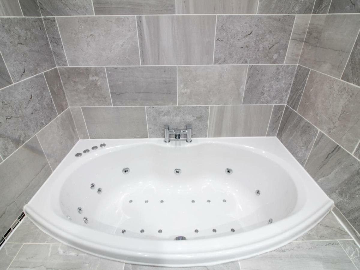 Luxury 2bd Penthouse Private Lift & Swimming Pool