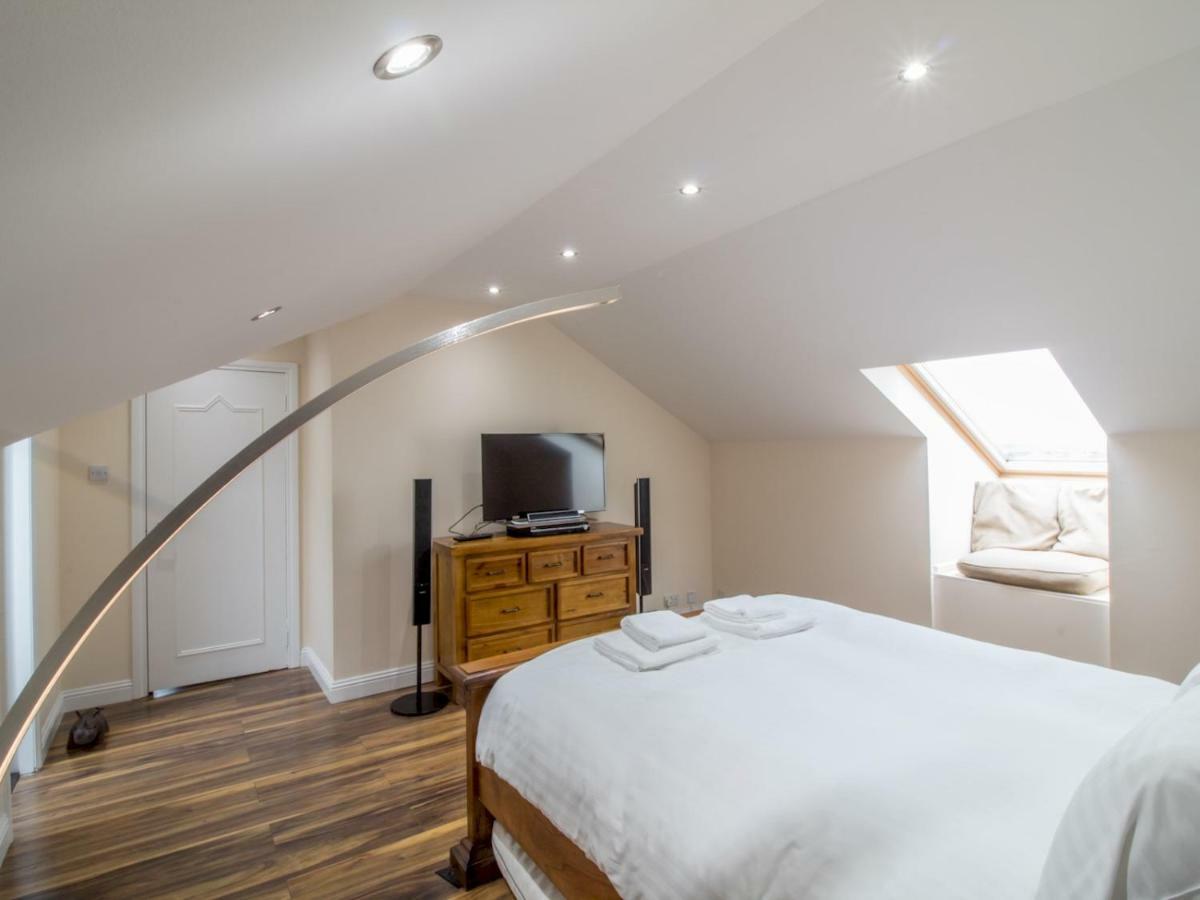 Luxury 2bd Penthouse Private Lift & Swimming Pool Glasgow