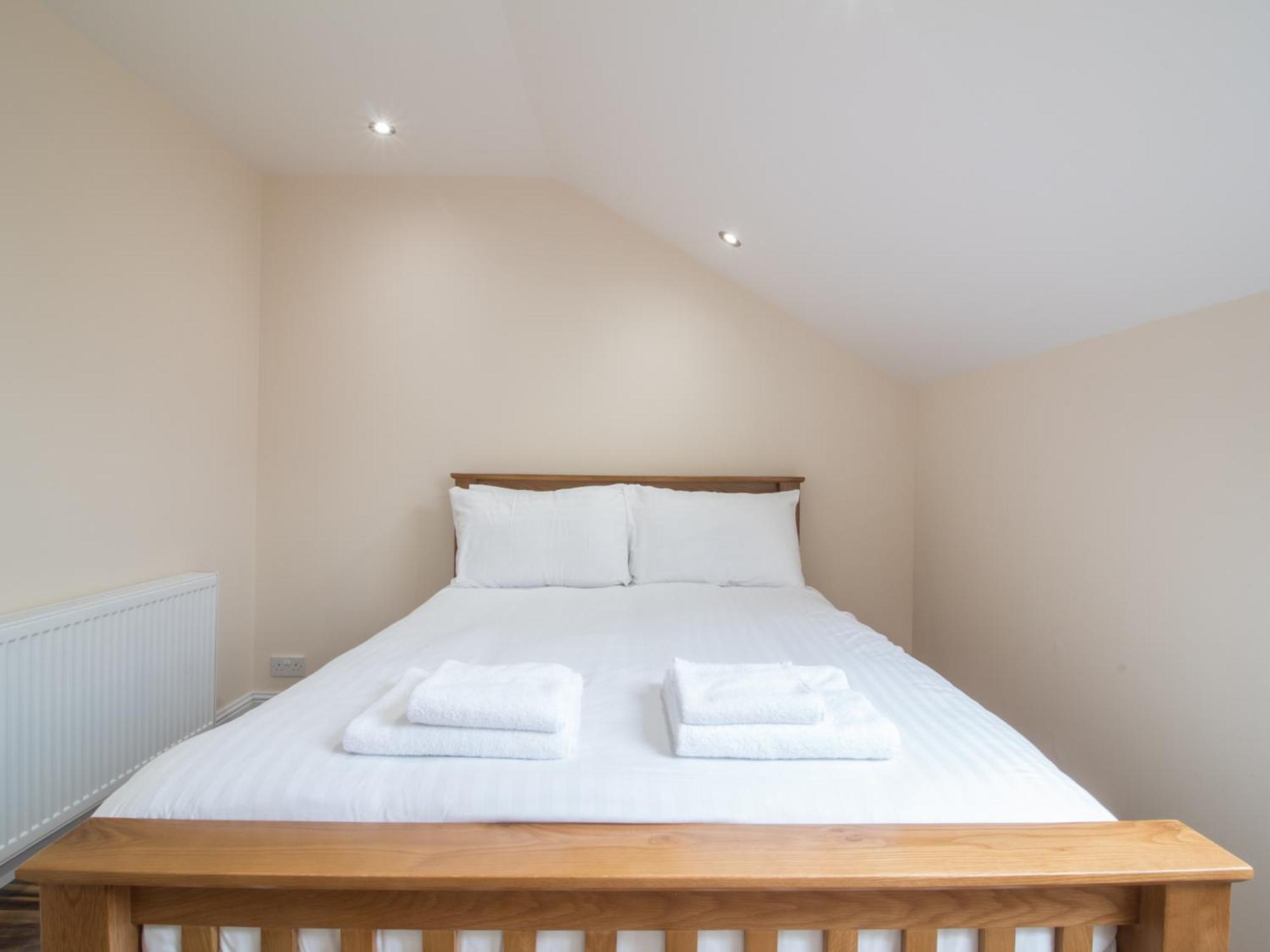 Luxury 2bd Penthouse Private Lift & Swimming Pool Apartment