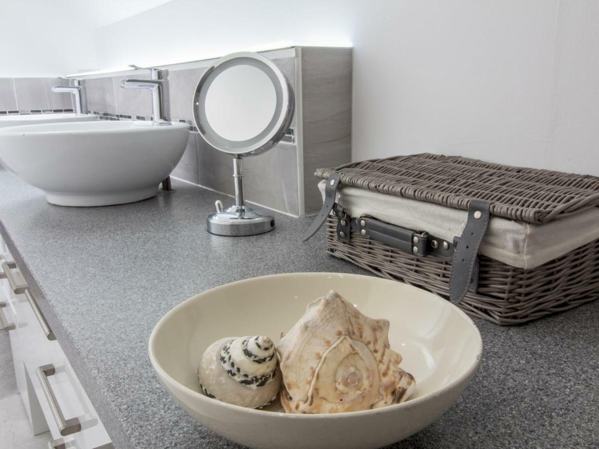 Apartment Luxury 2bd Penthouse Private Lift & Swimming Pool *