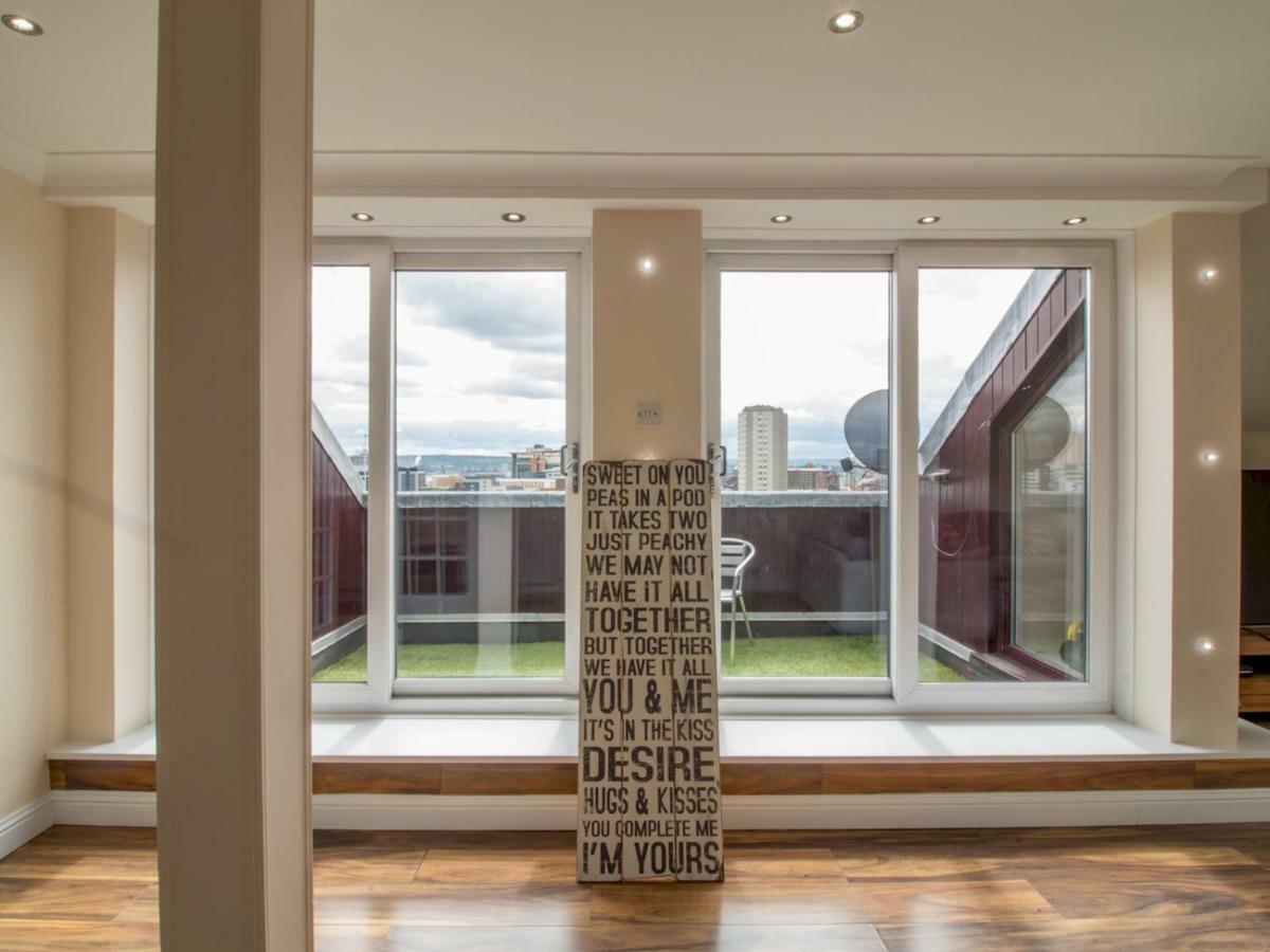 Luxury 2bd Penthouse Private Lift & Swimming Pool Apartment *